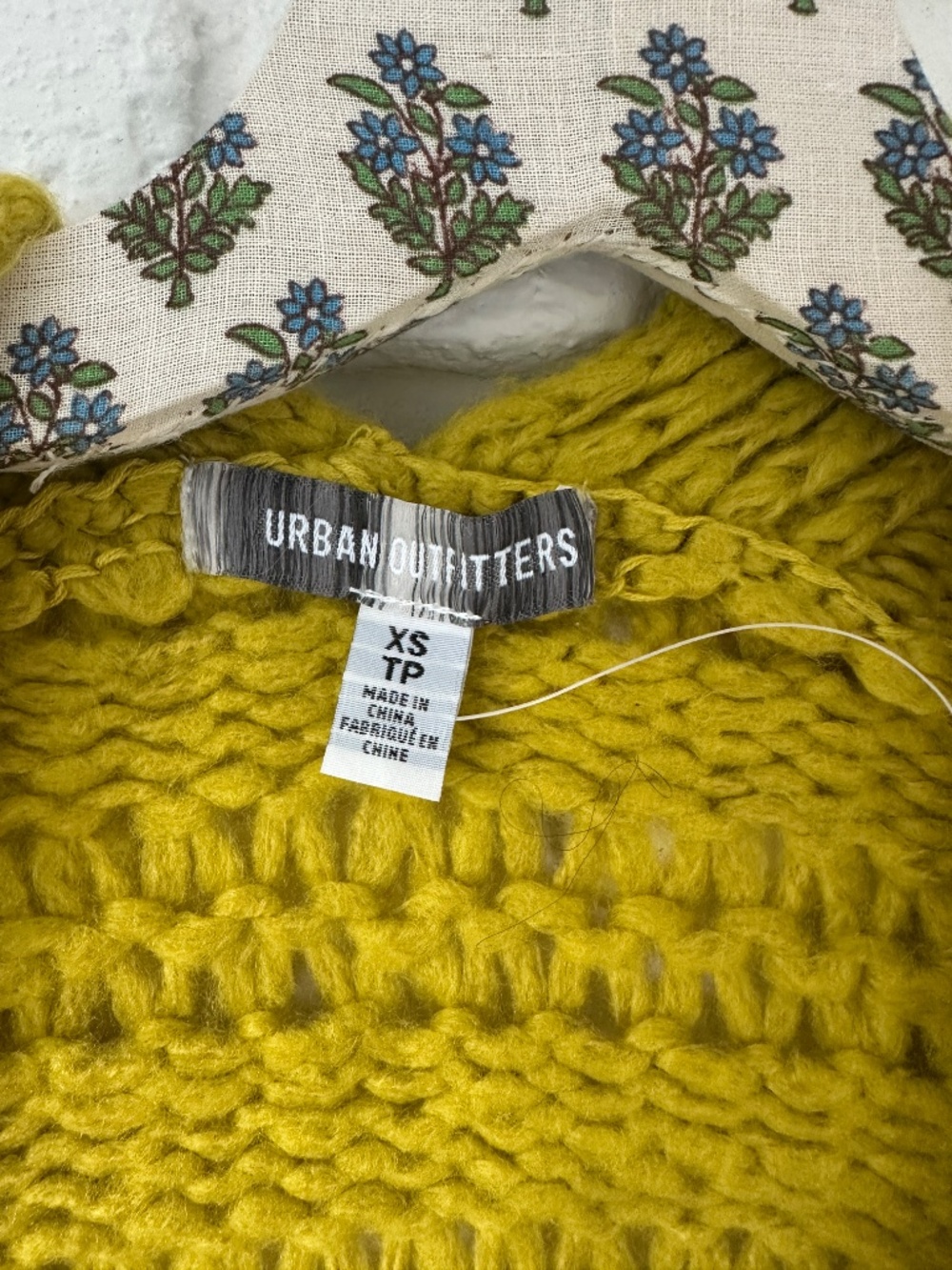 Urban Outfitters UO Nuuly Sydney Cropped Chunky Balloon Sleeve Cardigan - Picture 4 of 5